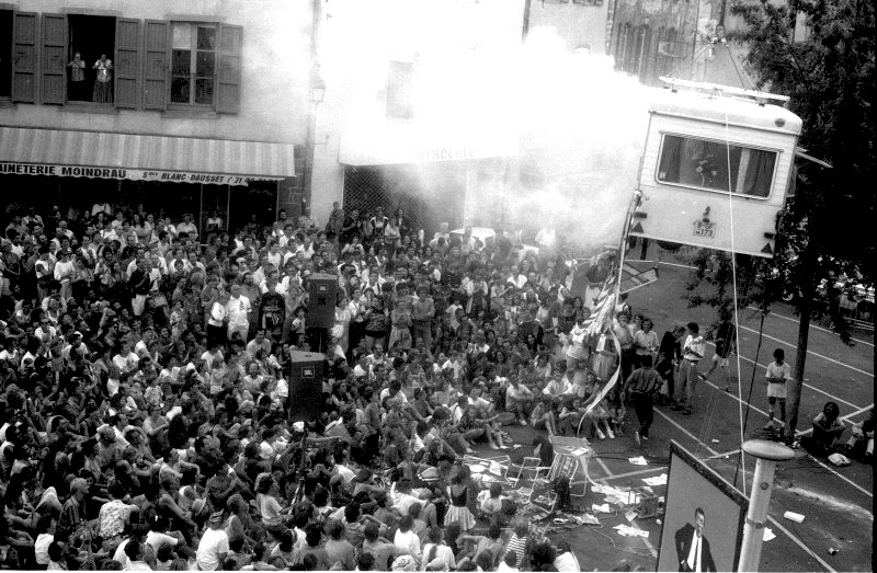 Circ Perillós - La Roulotte - Festival Éclat, Aurillac, agost 91 - explosió - (Foto J.P.Estournet)
