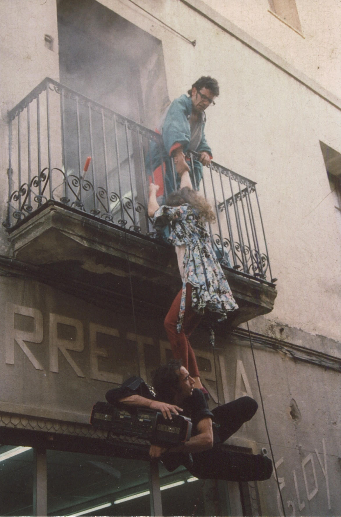 –Corre, Maria! Que això se m’ha descontrolat!