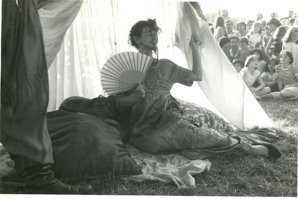 Adelaida Frías: “Dona Barbuda”, Fira de Fenòmens, Festes de La Mercè 1983. Pça Catalunya, Barcelona.