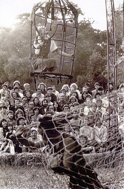 Jordi Borrell i una espectadora – Mir Caravan, St, Petersburg, juny 89